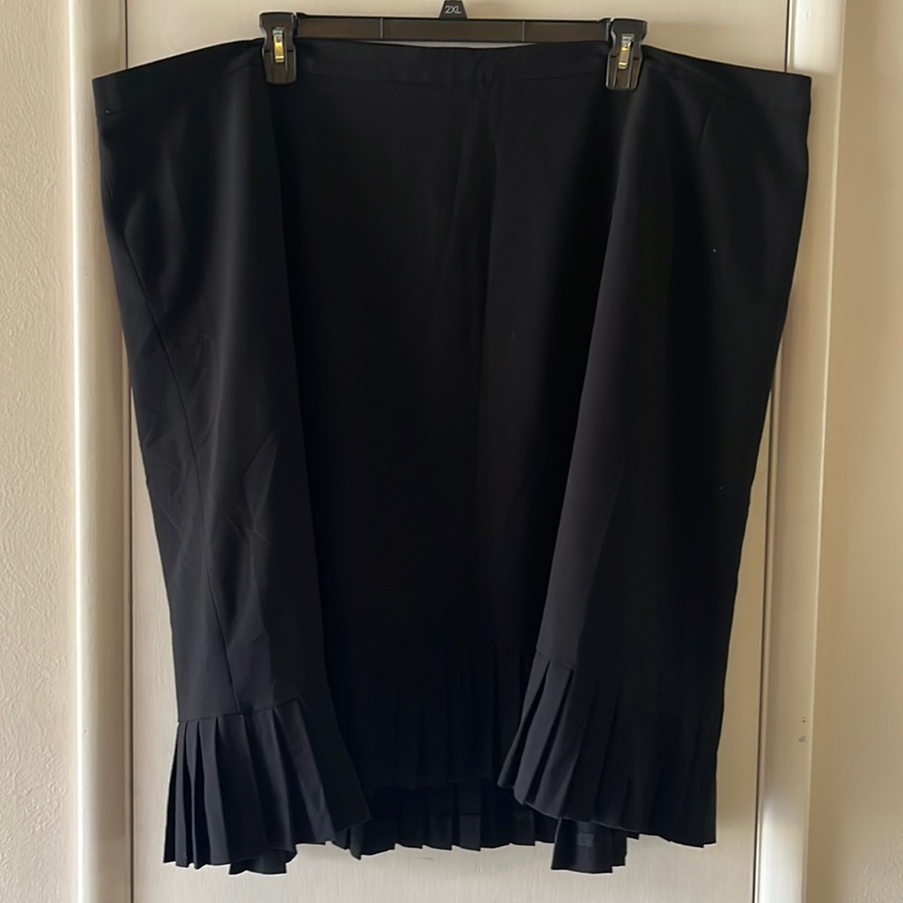 Darling black skirt with gathered hem Size 5X 34/36W